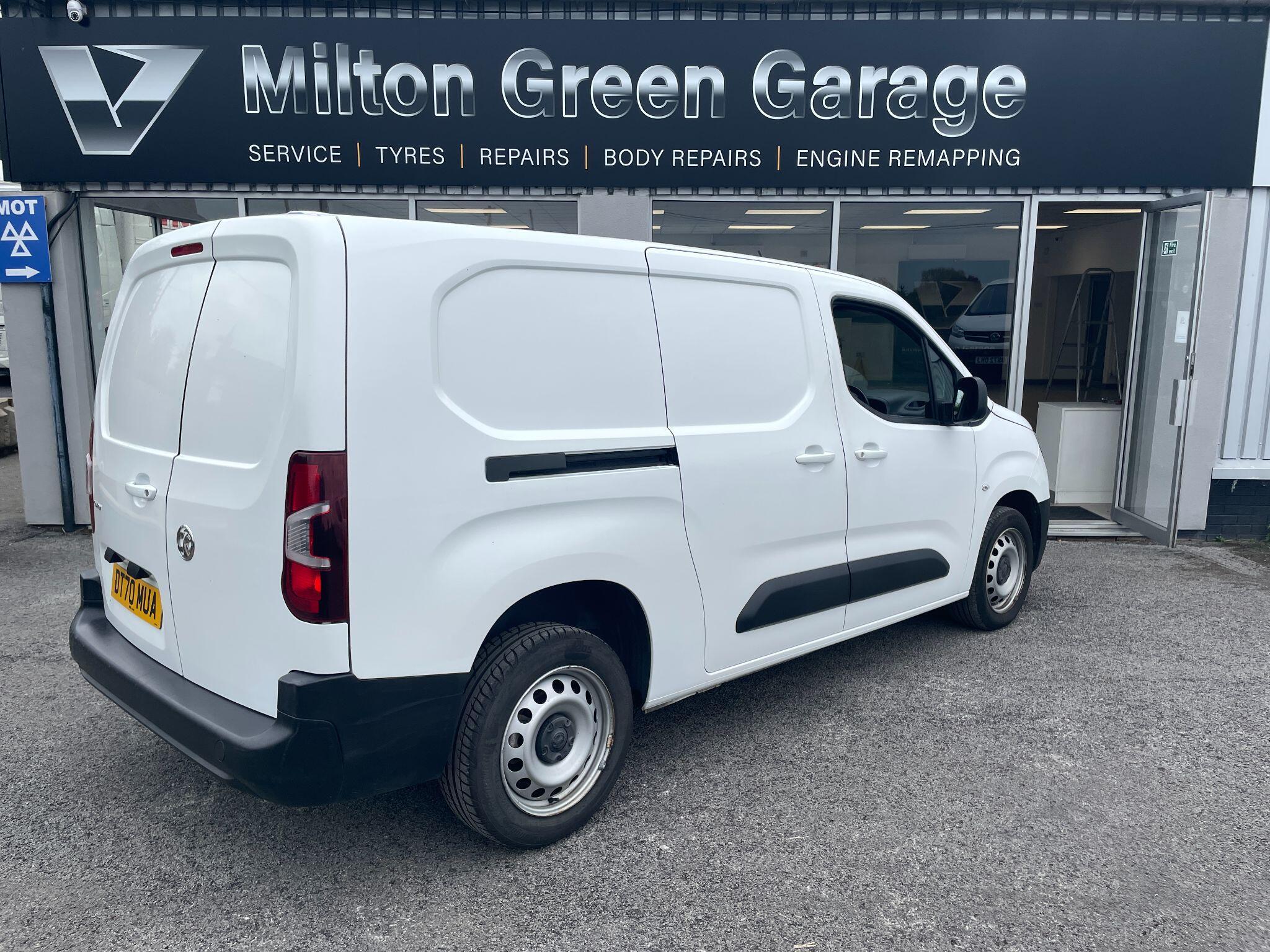 Vauxhall Combo - image 9